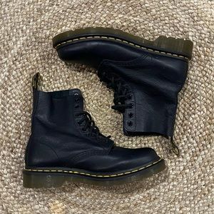 Dr. Martens 1460 Women’s Pascal Virginia Leather Boots